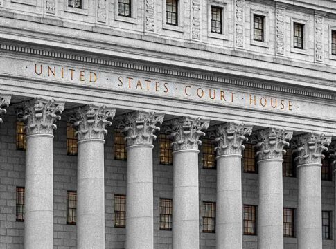 United States Courthouse facade with columns.