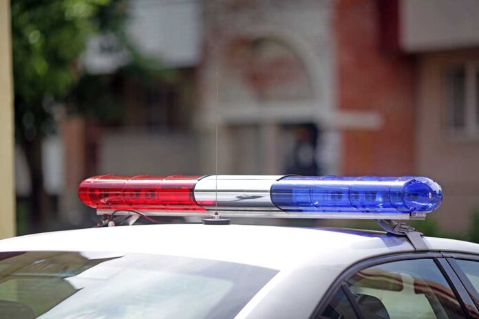 677673886 featured image Police car with red and blue siren lights.