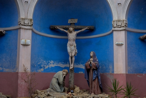 shutterstock_2201886439.jpg featured image Crucifixion scene with Jesus, Mary, and another figure.